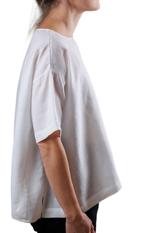 WHITE LINEN SQUARE TOP (available in size: 44)